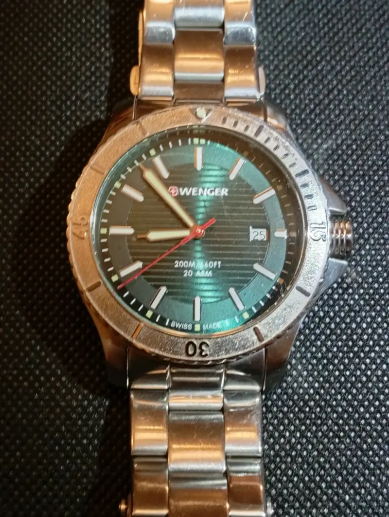 Reloj Wenger de acero inoxidable resistente al agua - 1