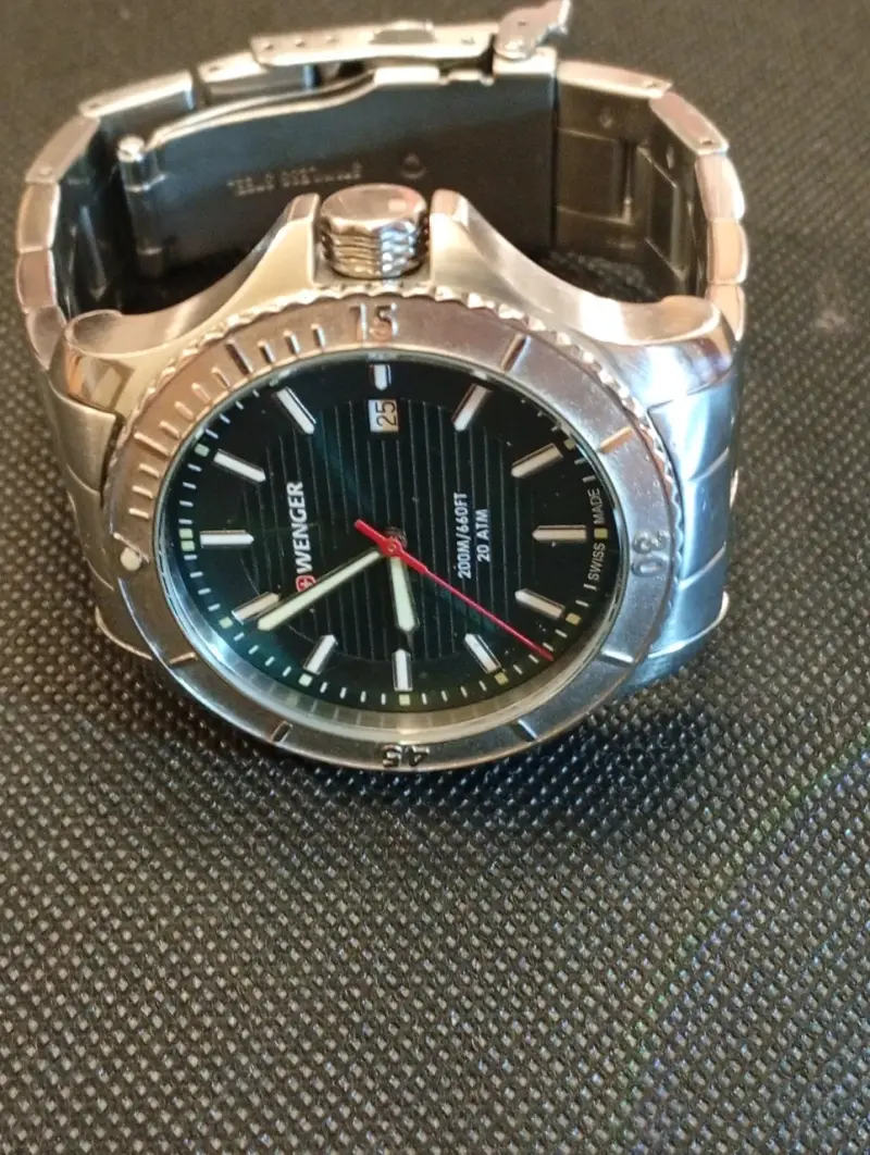 Reloj Wenger de acero inoxidable resistente al agua - 3