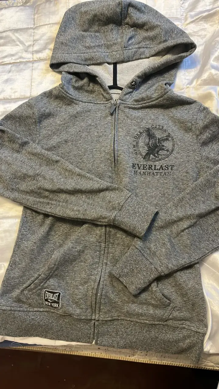 Polerón Everlast gris con capucha