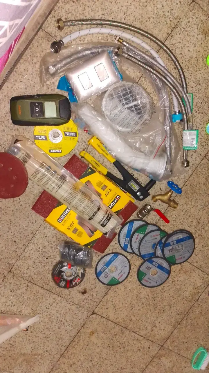 Kit de herramientas y accesorios de construcción - 2