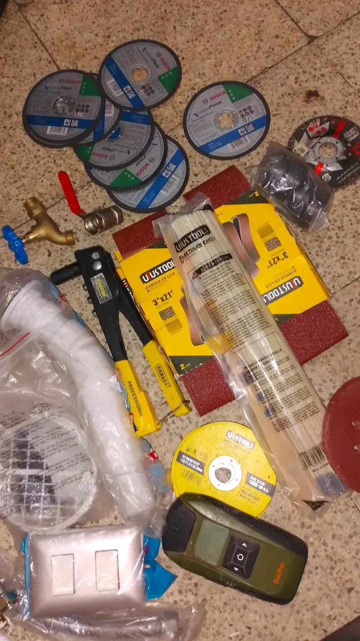 Kit de herramientas y accesorios de construcción - 3