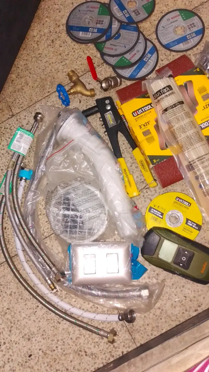 Kit de herramientas y accesorios de construcción - 4
