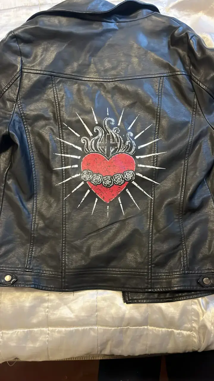 Chaqueta de cuero negra Icono con diseño de corazón - 2