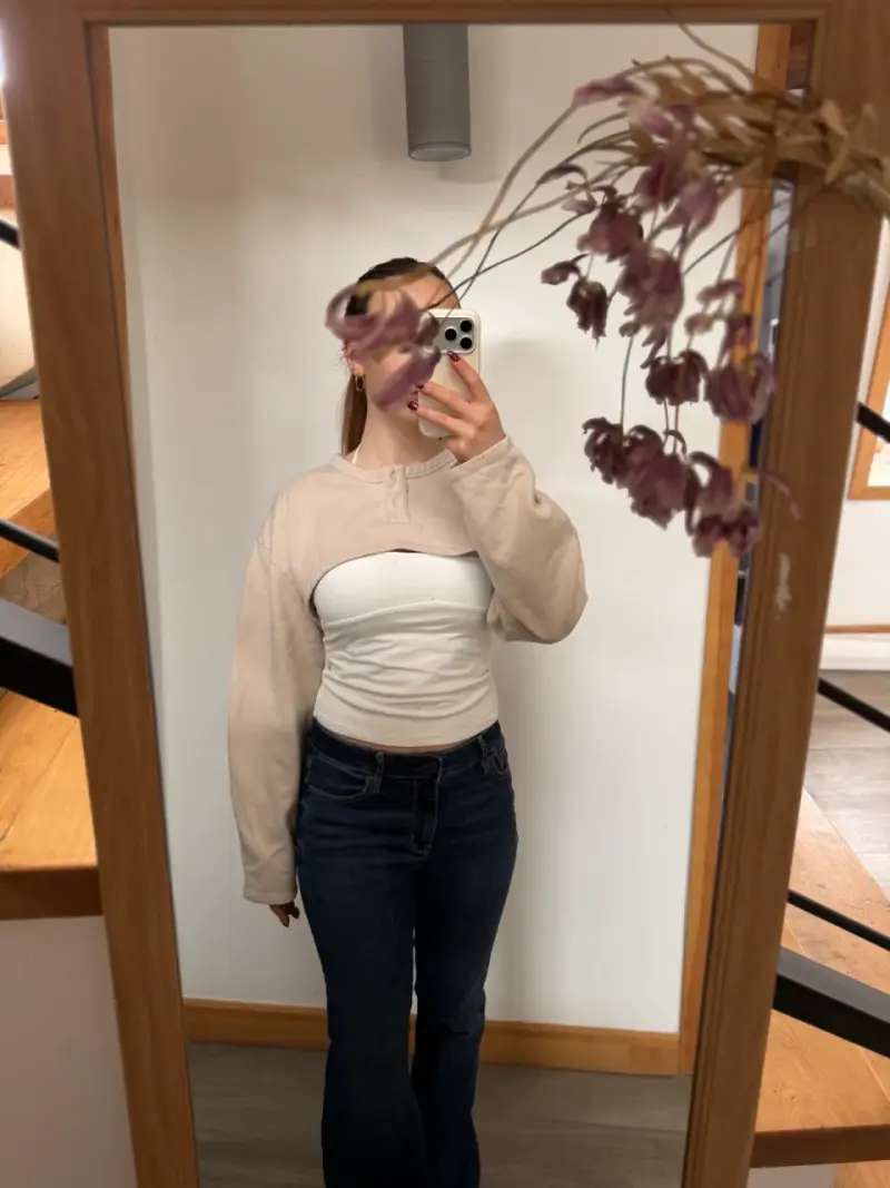 Polerón corto beige para mujer - 3