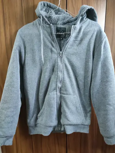 Polerón con capucha gris - miniatura 1