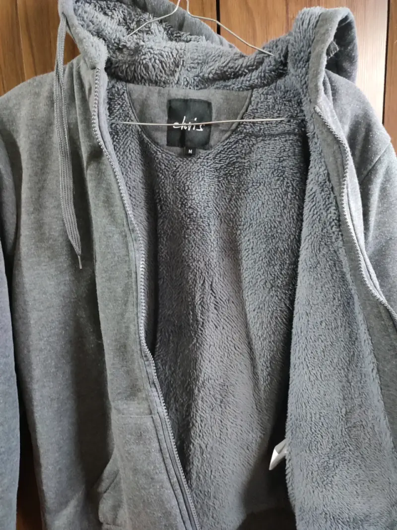 Polerón con capucha gris - 2