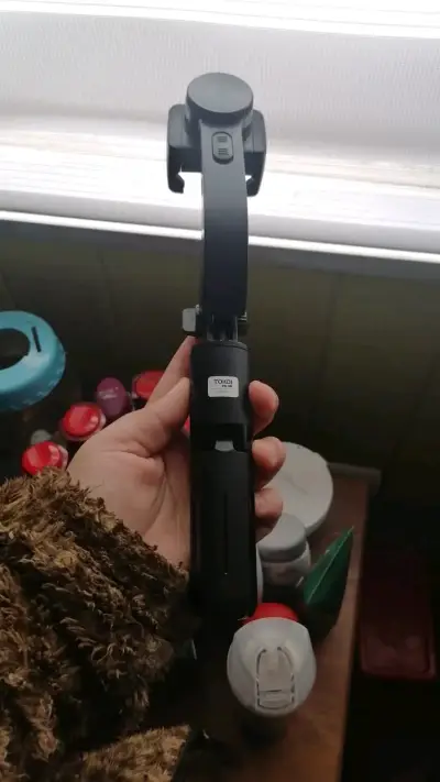Trípode selfie stick portátil con soporte ajustable - miniatura 3