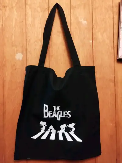 Bolsa de tela negra con diseño de personaje - miniatura 4