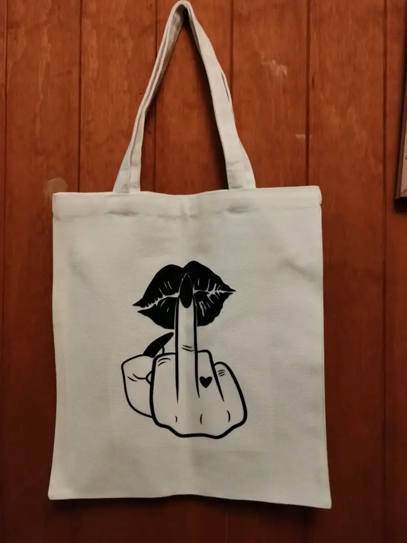 Bolsa de tela negra con diseño de personaje - 6