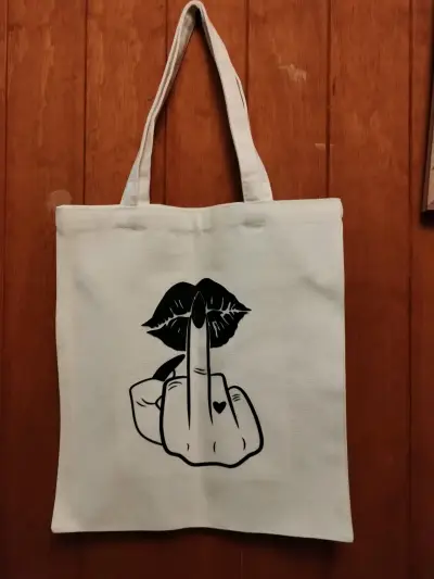 Bolsa de tela negra con diseño de personaje - miniatura 6