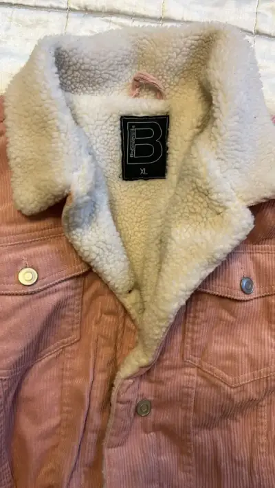 Chaqueta de pana rosada con forro de borrego - miniatura 3