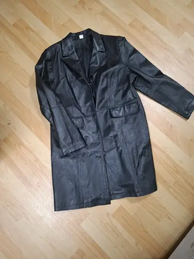 Abrigo de cuero negro para mujer - miniatura 1