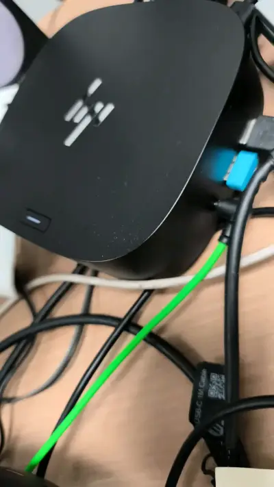 Docking station HP con múltiples puertos - miniatura 1