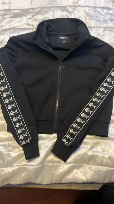 Chaqueta negra con diseño de peces FB Sister - miniatura 1