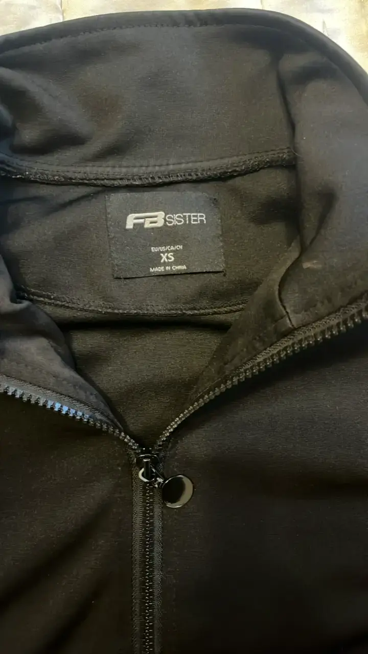 Chaqueta negra con diseño de peces FB Sister - 3