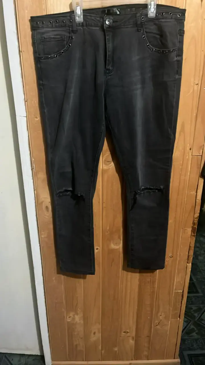 Jeans negros rasgados para mujer 46
