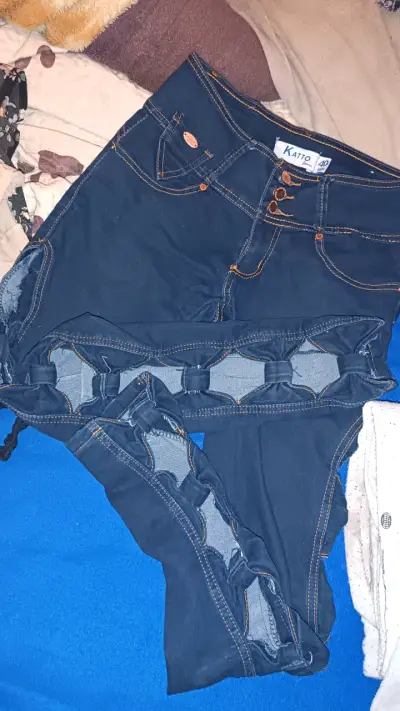 Jeans mujer con diseño de lazo lateral - miniatura 1