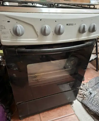 Cocina a gas de 4 quemadores con horno - miniatura 2
