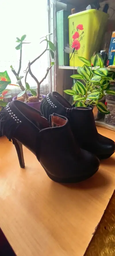 Botines de tacón alto negros con flecos - miniatura 1