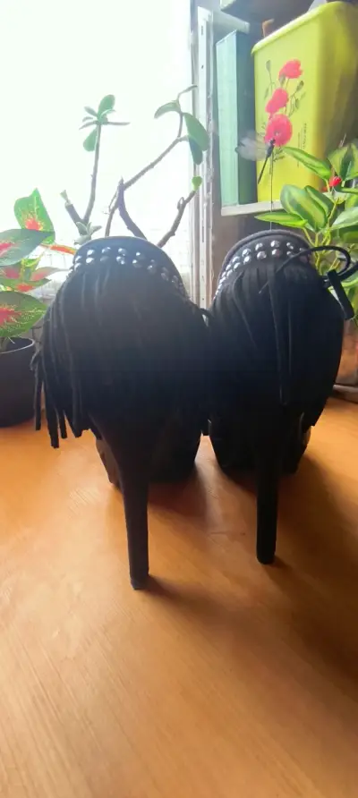 Botines de tacón alto negros con flecos - miniatura 2
