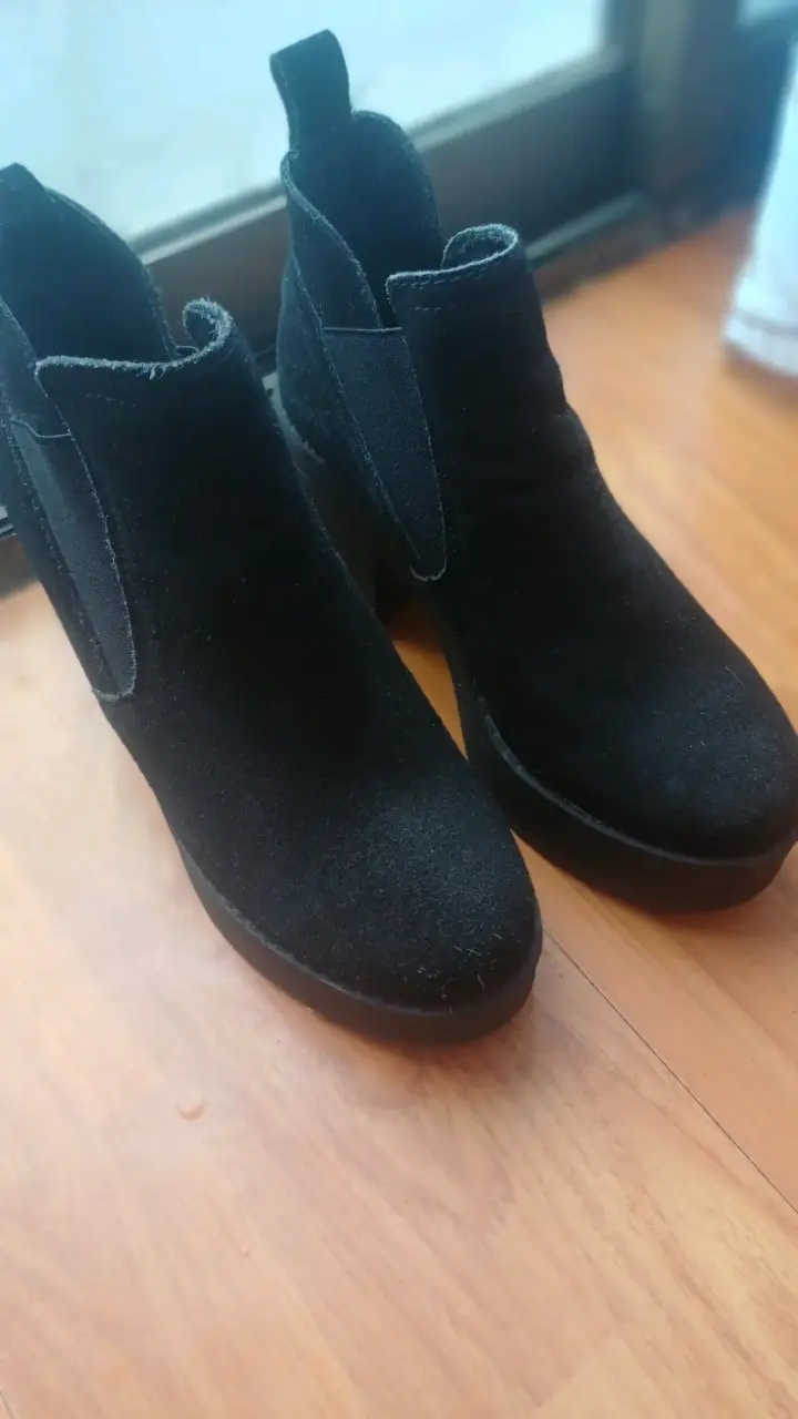 Botines negros de gamuza con tacón grueso - 2