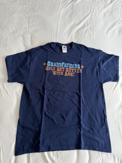 Polera azul con estampado 'Grandfathers' Unisex - miniatura 1
