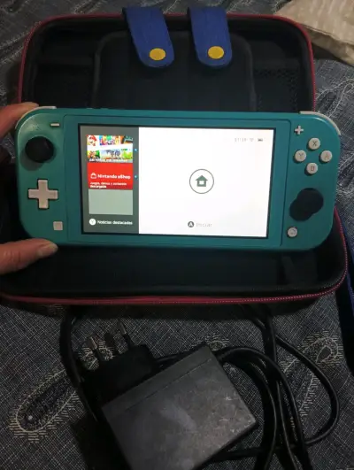 Consola Nintendo Switch Lite Turquesa con Estuche - miniatura 1