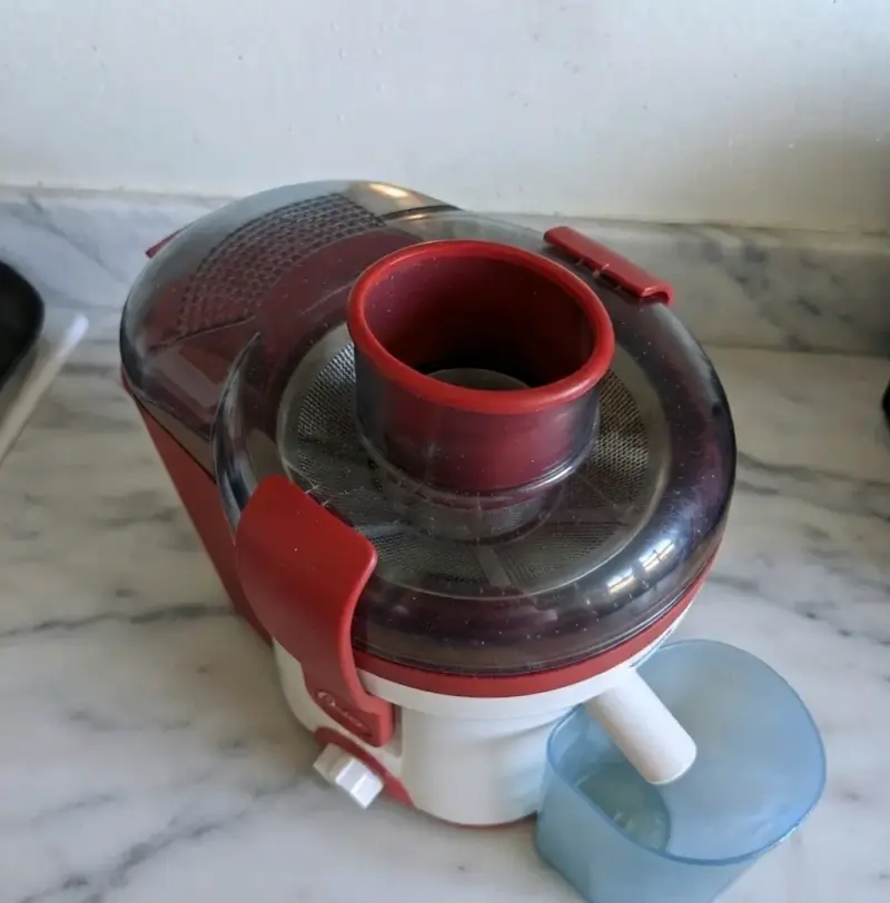 Extractor de jugo Oster rojo y blanco - 2