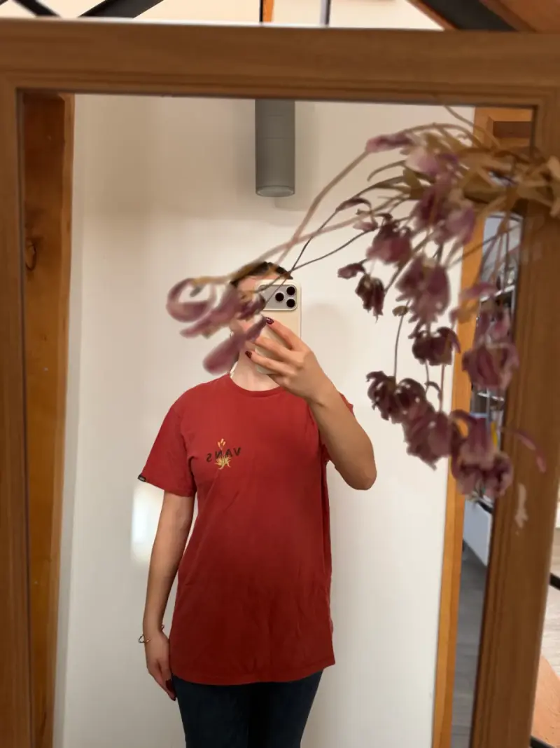Polera roja Vans con diseño de serpiente - 3