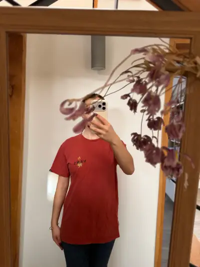 Polera roja Vans con diseño de serpiente - miniatura 3