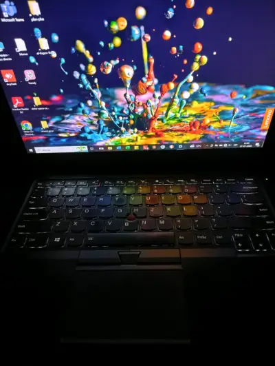Laptop Lenovo ThinkPad con pantalla HD - miniatura 1