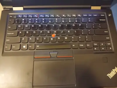 Laptop Lenovo ThinkPad con pantalla HD - miniatura 2