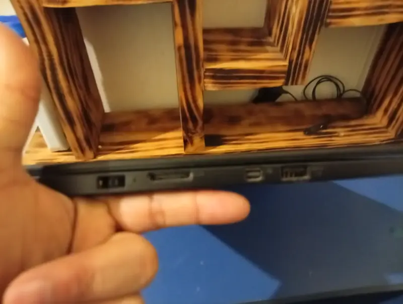 Laptop Lenovo ThinkPad con pantalla HD - 4