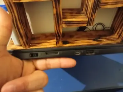 Laptop Lenovo ThinkPad con pantalla HD - miniatura 4