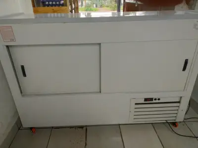 Vitrina refrigerada 1.50mts. - miniatura 2