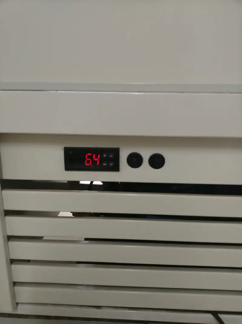 Vitrina refrigerada 1.50mts. - 3
