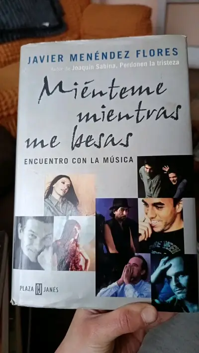 Libro Miénteme Mientras Me Besas de Javier Menéndez Flores - miniatura 1