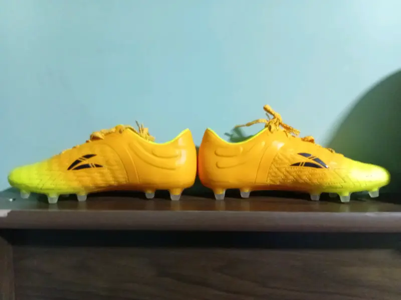 Zapatillas de fútbol amarillas para césped - 2