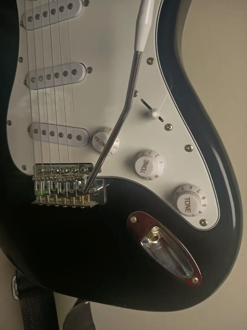 Guitarra eléctrica Mercury con amplificador - 2
