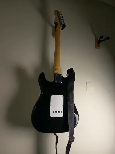 Guitarra eléctrica Mercury con amplificador - miniatura 3