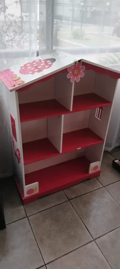 Estantería infantil de madera con diseño de mariqu - miniatura 1