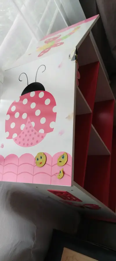 Estantería infantil de madera con diseño de mariqu - miniatura 2