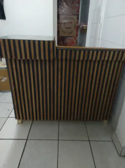 Mostrador de madera para tienda con cajón - miniatura 1