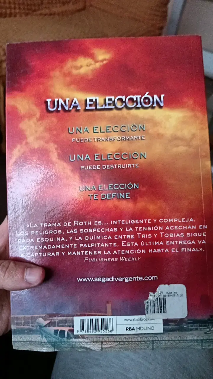 Libro 'Leal' de Veronica Roth en español - 2
