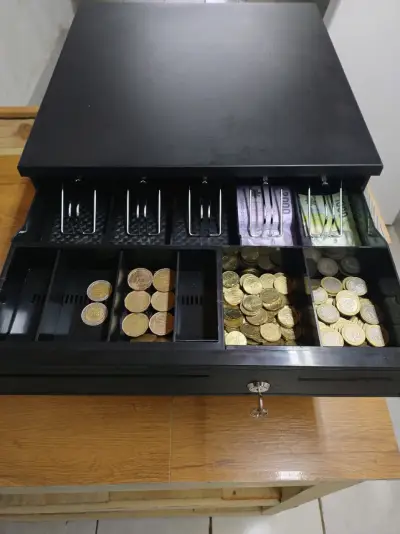 Caja registradora metálica con llave - miniatura 1