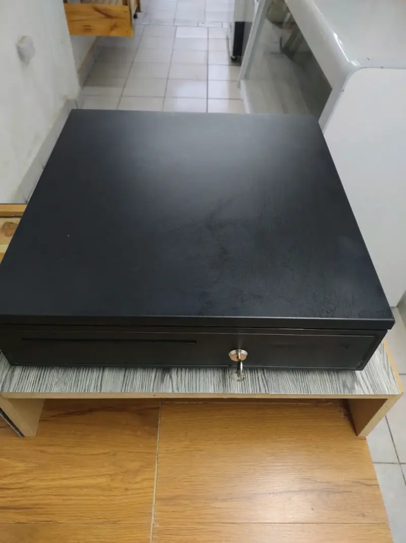 Caja registradora metálica con llave - 2