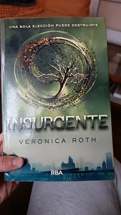 Libro Insurgente de Veronica Roth en buen estado - miniatura 1