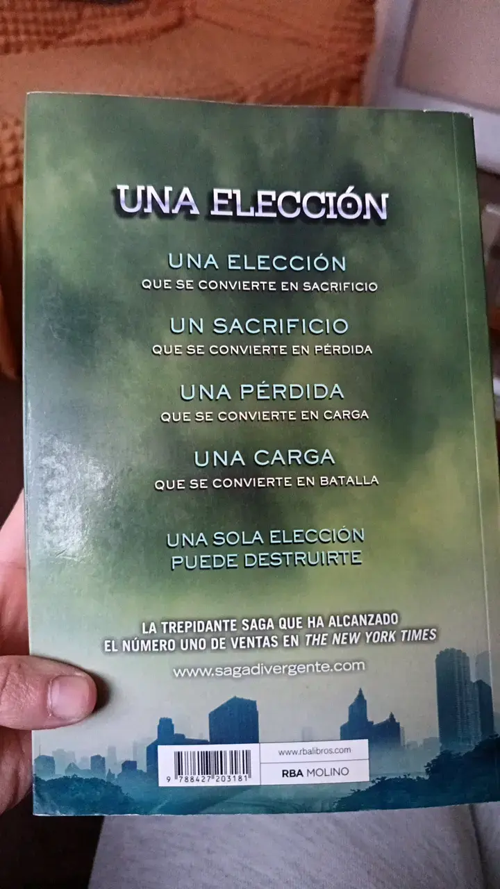 Libro Insurgente de Veronica Roth en buen estado - 2