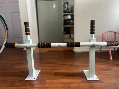 Barra de dominadas ajustable para ejercicios - miniatura 3