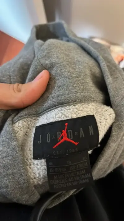 Polerón jordan original ( precio conversable) - miniatura 2